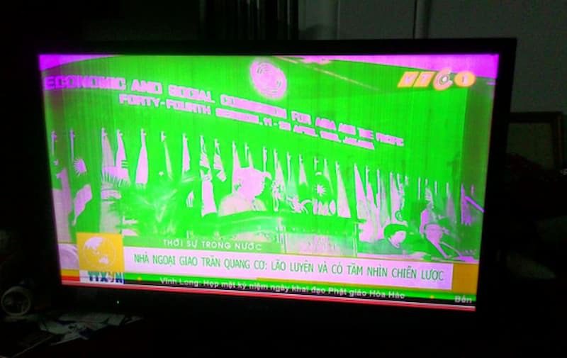 Màn hình tivi Aqua bị nhoè màu