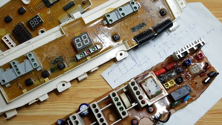 Bo mạch điều khiển bị hỏng gây lỗi E2 máy giặt Aqua