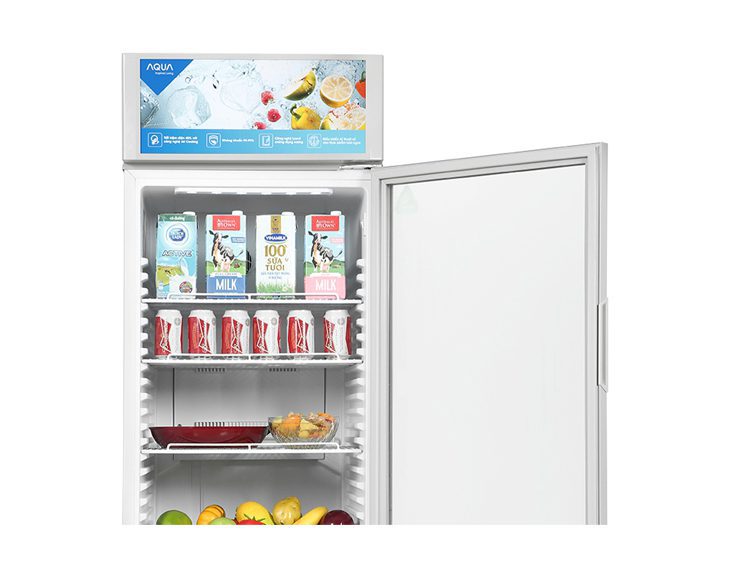 Lấy hết thực phẩm ra khỏi tủ mát