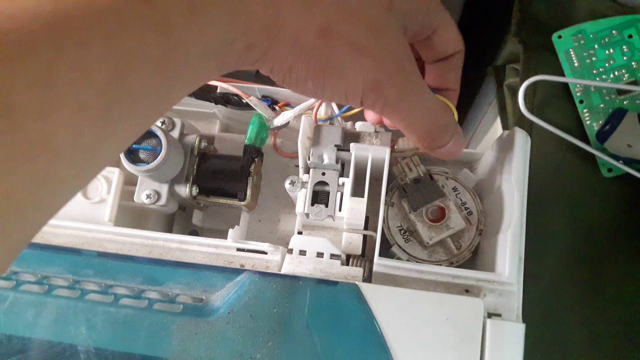 Công tắc cửa máy giặt aqua bị hỏng gây lỗi u4