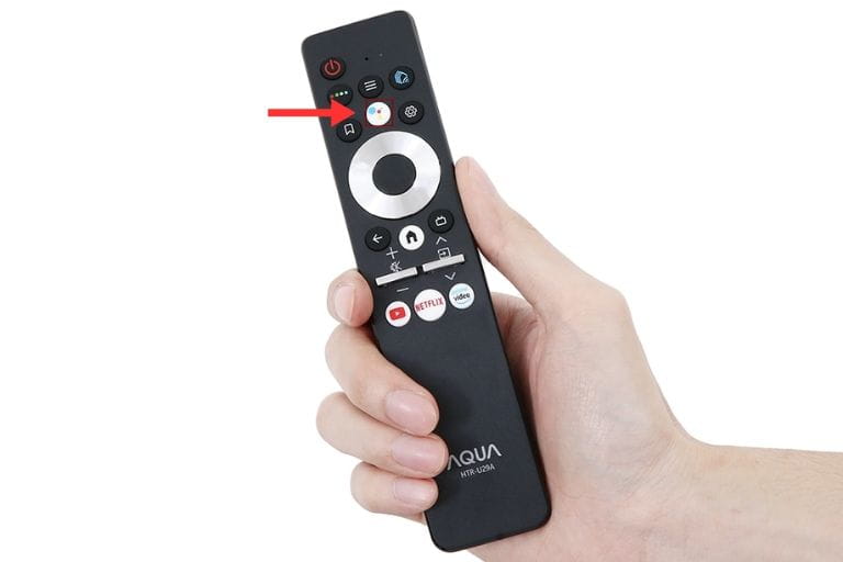 Nhấn nút điều khiển giọng nói tivi Aqua