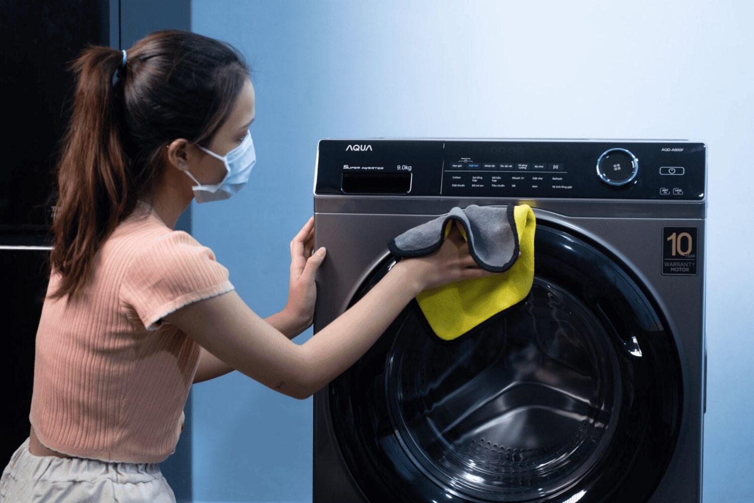 Vệ sinh bên ngoài máy giặt